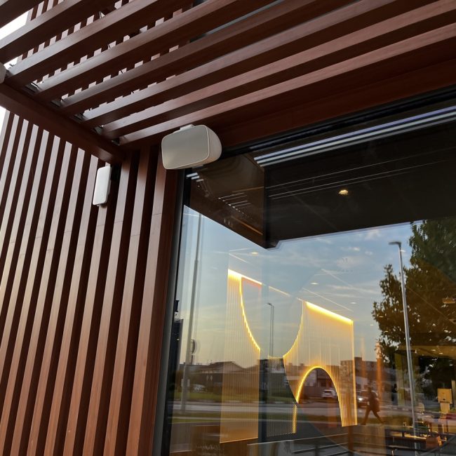 Smart Audio a Kamerový Systém pre McDonald’s DS